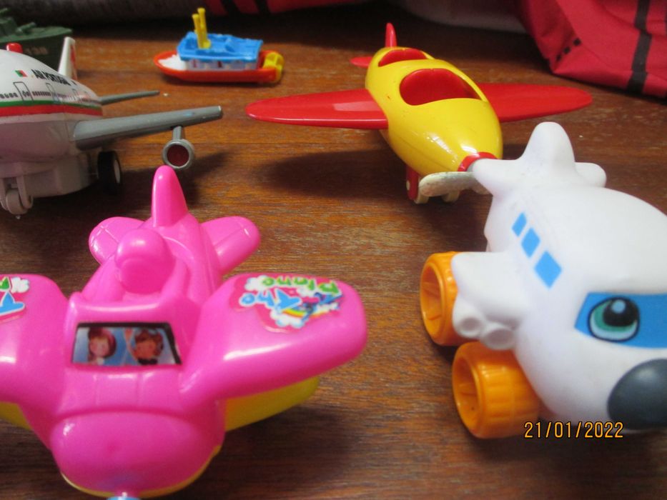 Miniaturas de aviões de várias colecções