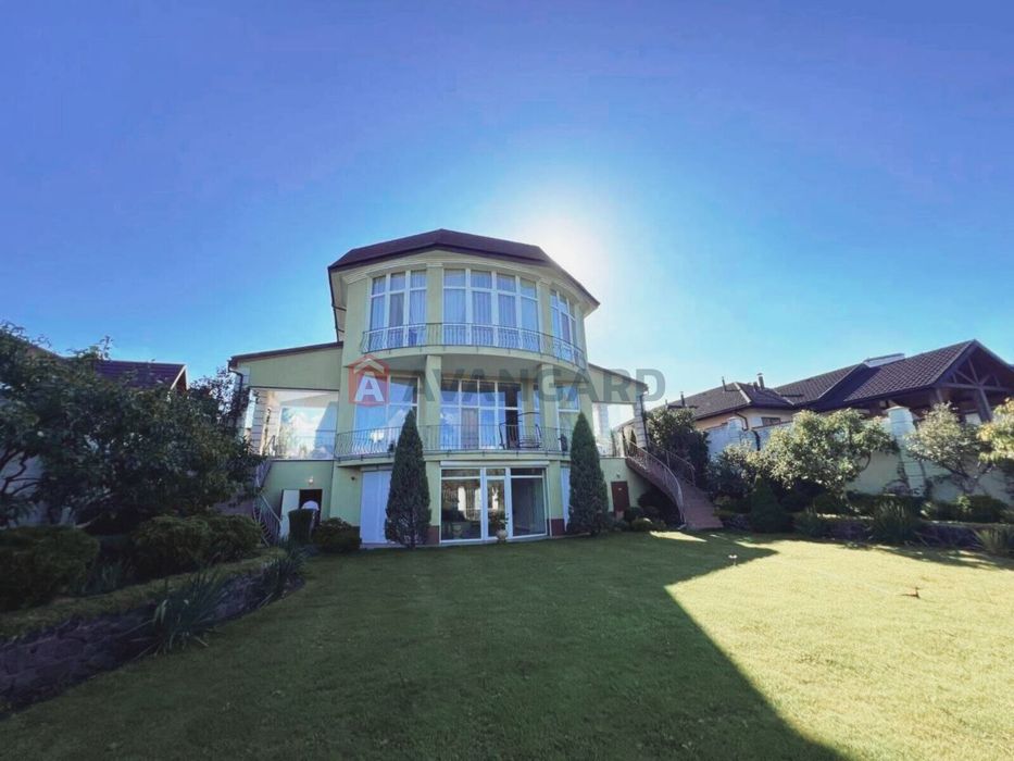 Комфортабельний особняк в Дахнівці