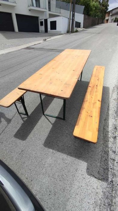 Mesa e Bancos Desdobráveis em Madeira Maciça