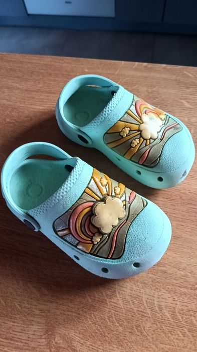 Buty, klapki, chodaki, 25