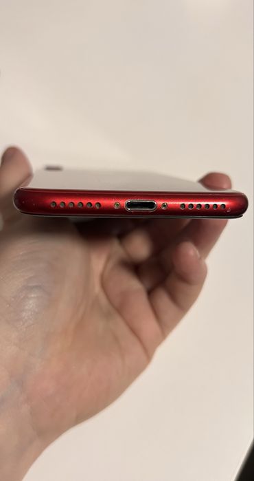 iPhone 8 в чудовому стані б/у Product Red, 100% акумулятор