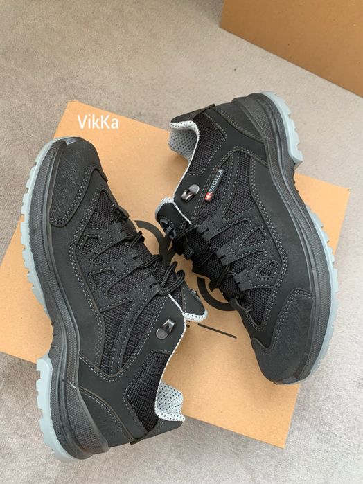 Чоловічі чорні кросівки