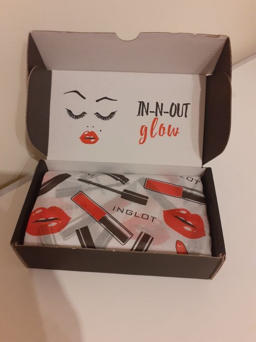 Zestaw sztucznych rzęs Inglot i Ardel Natural 104