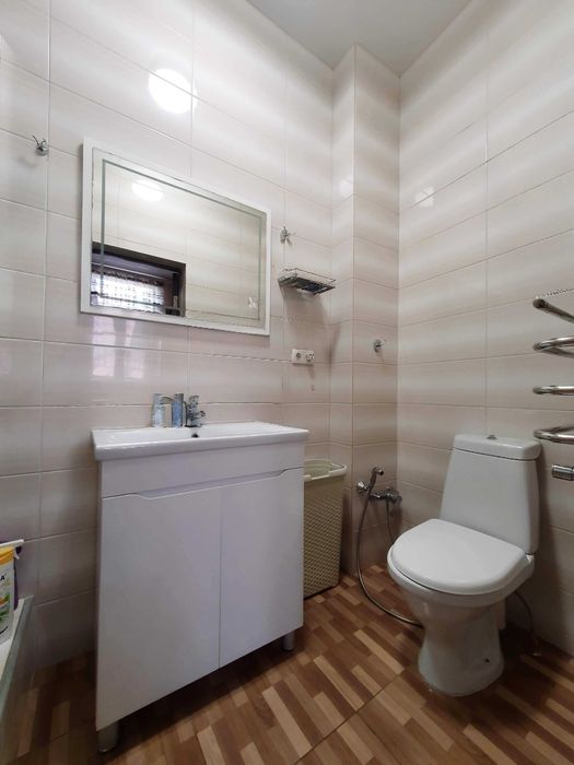 Здається 4-х кімнатний БУДИНОК в ЦЕНТРІ міста р-н вул. ГЕРОЇВ МАЙДАНУ.