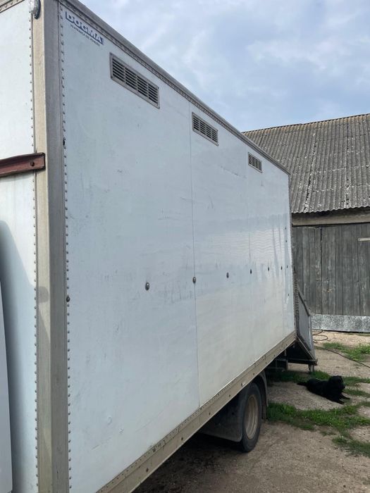 Sorzedam zabudowę kontenerowo-aluminiową do bydła