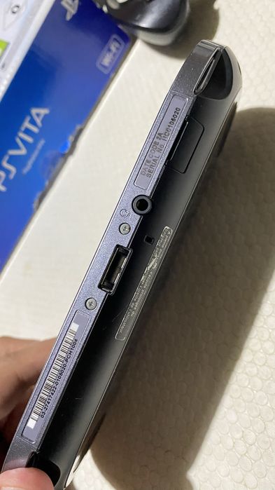 PS Vita PCH-1004 OLED Desbloqueada + Caixa + 256GB + Extras