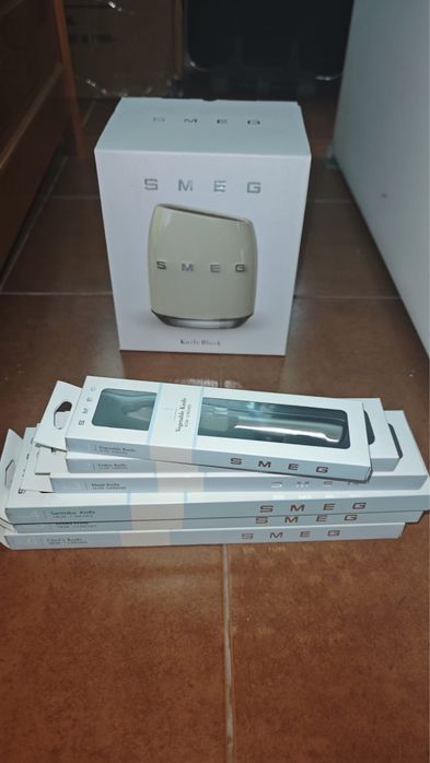 Bloco de Facas SMEG Completo