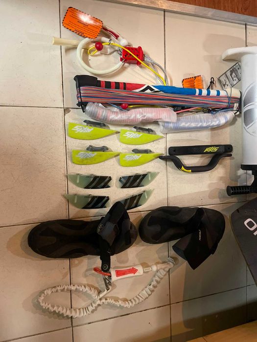 Material de kitesurf usado — kites, barra, arneses e acessórios