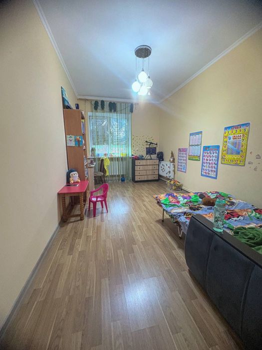 Продається просторий, комфортний будинок в м. Апостолове.