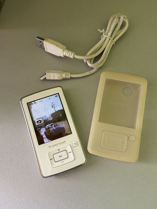 Плеєр Transcend MP870 на 8 ГБ вбудованої пам'яті