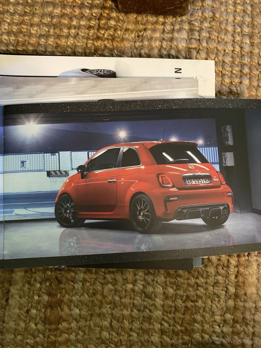 Catálogo italiano Abarth 595 Pista série especial 2017. Fiat