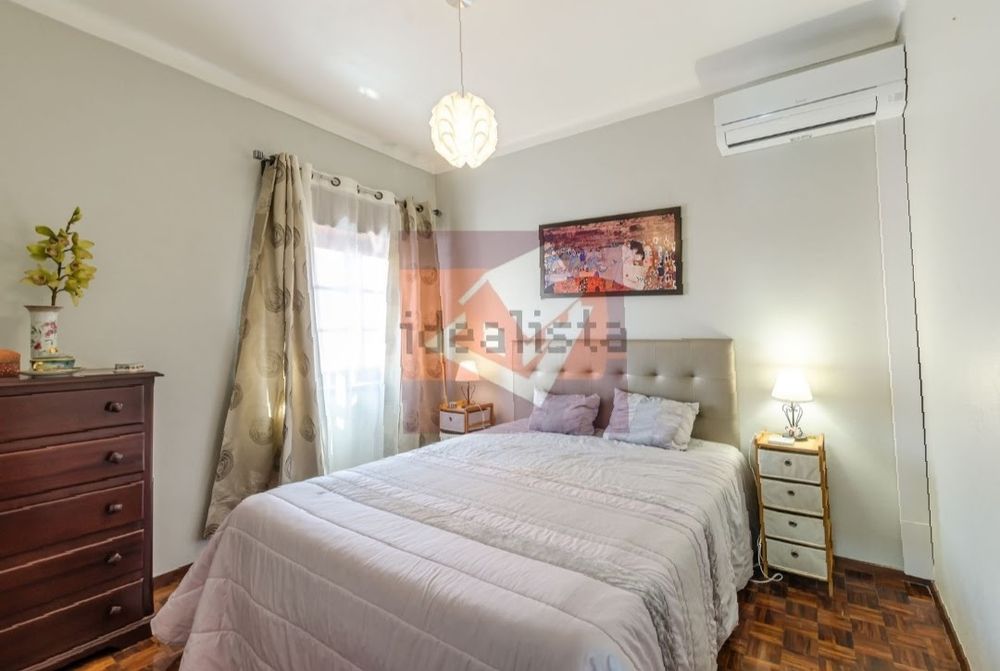 2 Quartos em Moradia Duplex com Logradouro junto ao Metro de Odivelas (Exclusivo Sexo Feminino)
