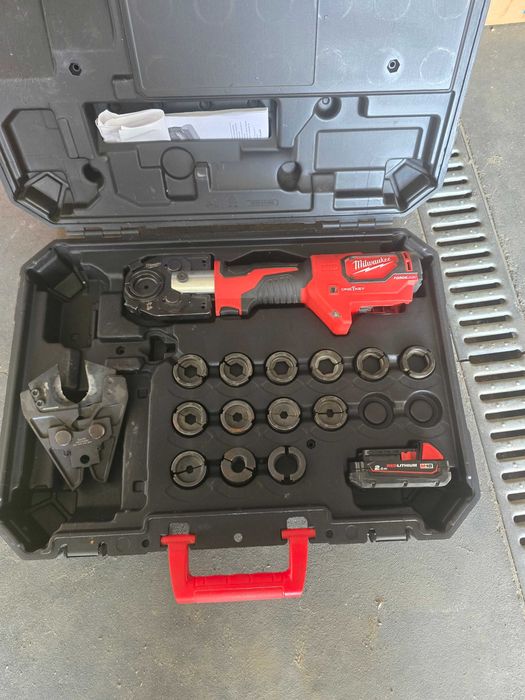 MILWAUKEE Zaciskarka Hydrauliczna do Kabli M18 HCCT-201C 16...