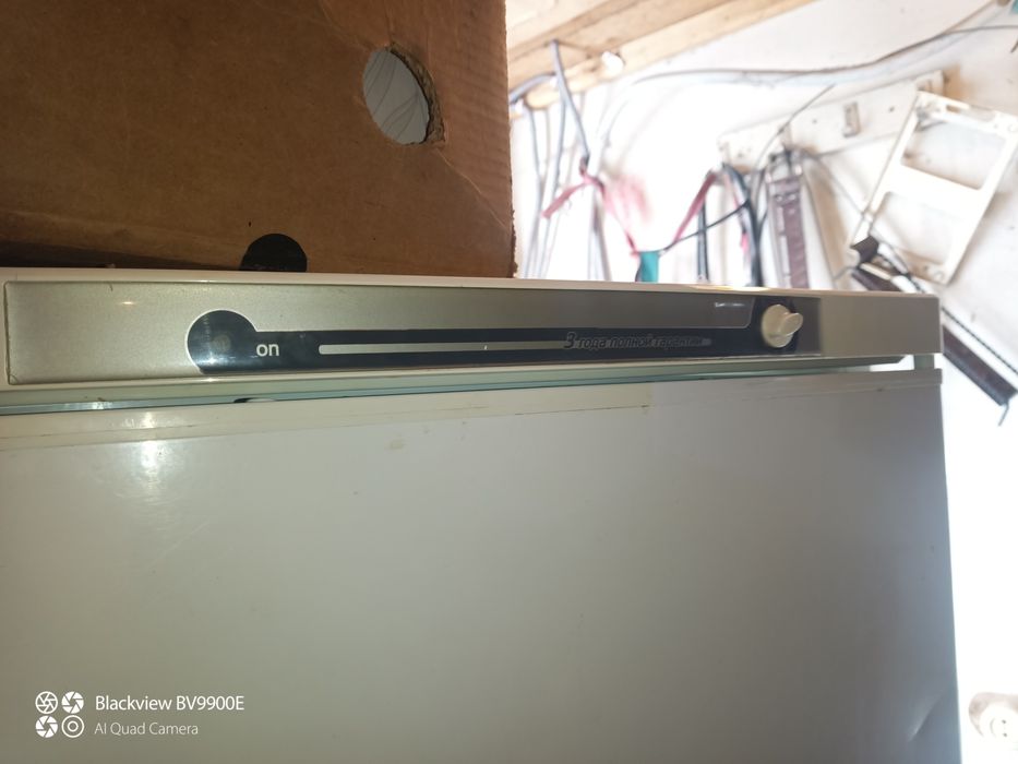 Холодильник indesit.