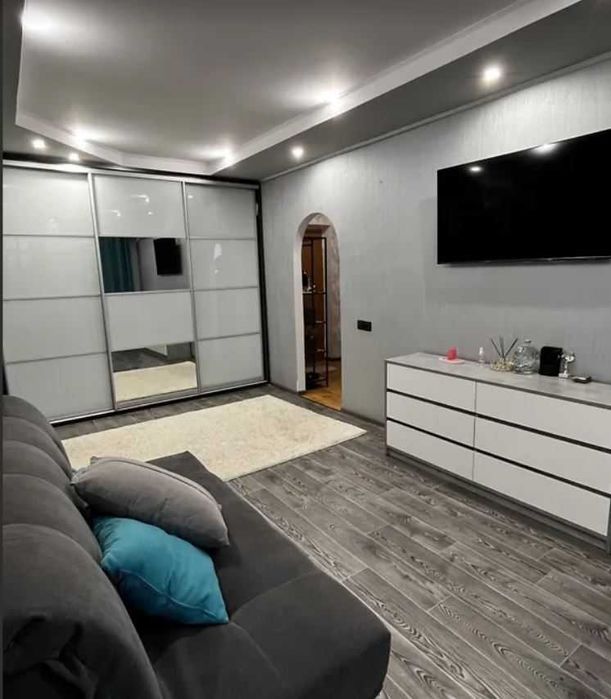 *Продається 1-о кімнатна квартира вул. ПЕРЕМОГИ 5/5