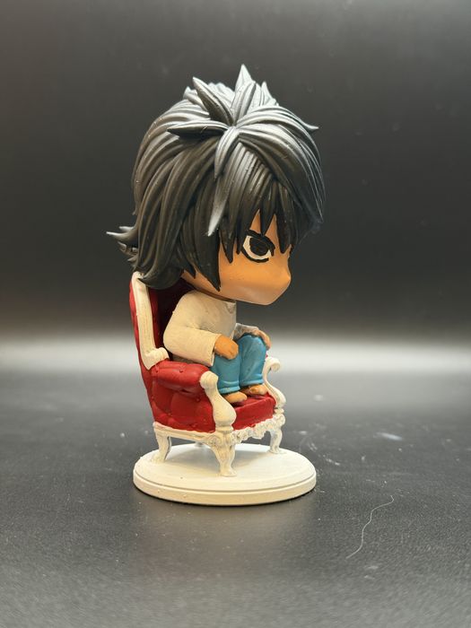 Figurka Chibi L – Death Note – 11x7 cm Kolekcjonerska
