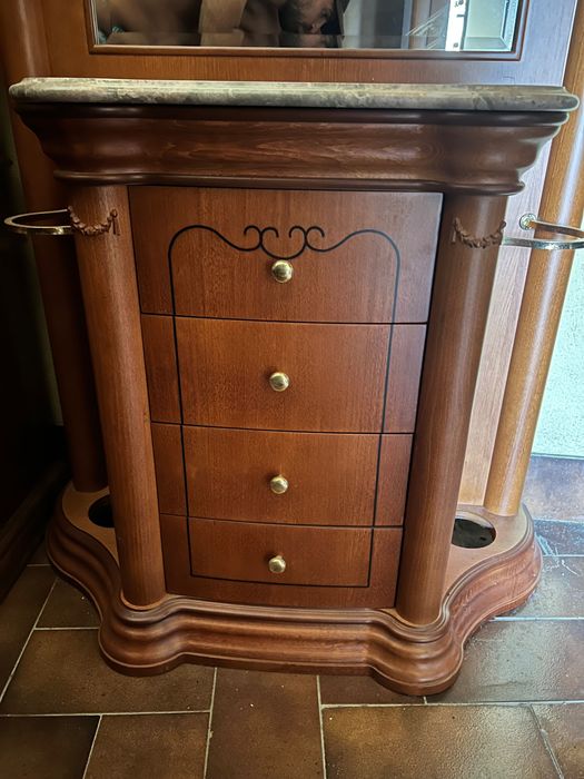 Vendo móvel de entrada em madeira com espelho e bengaleiro