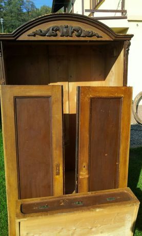 Stare wiejskie łóżko świerkowe.