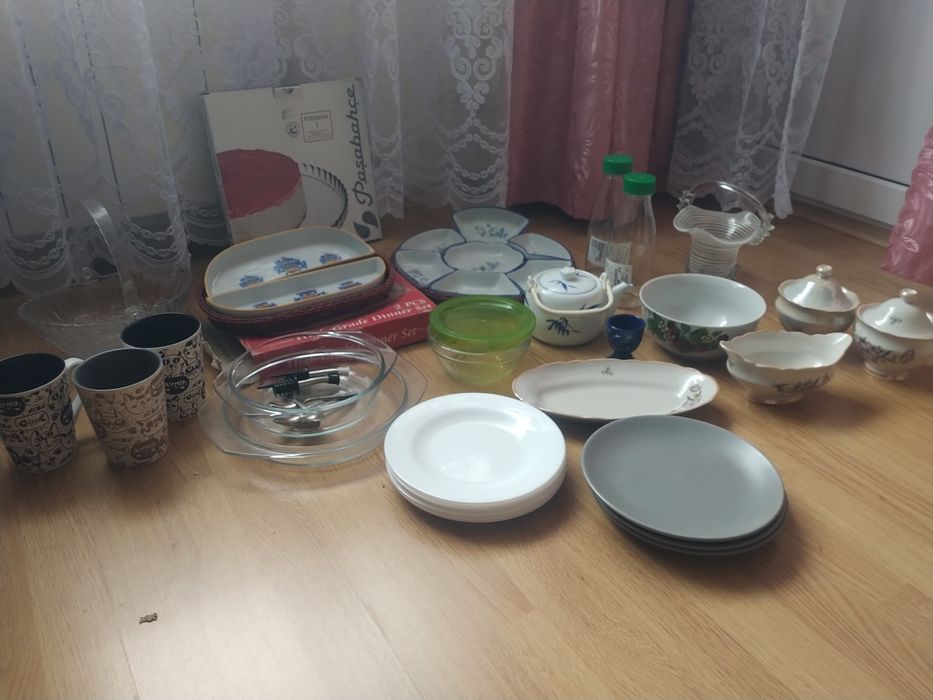 Тарелки блюдо ваза чашка конфетница салатница  сахарница тортовница