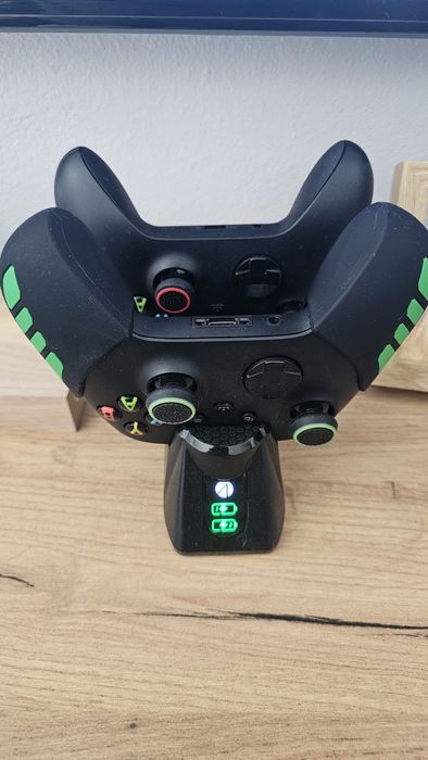 Stealth Dual Carregador + 2 baterias de comandos para Xbox Series S/X