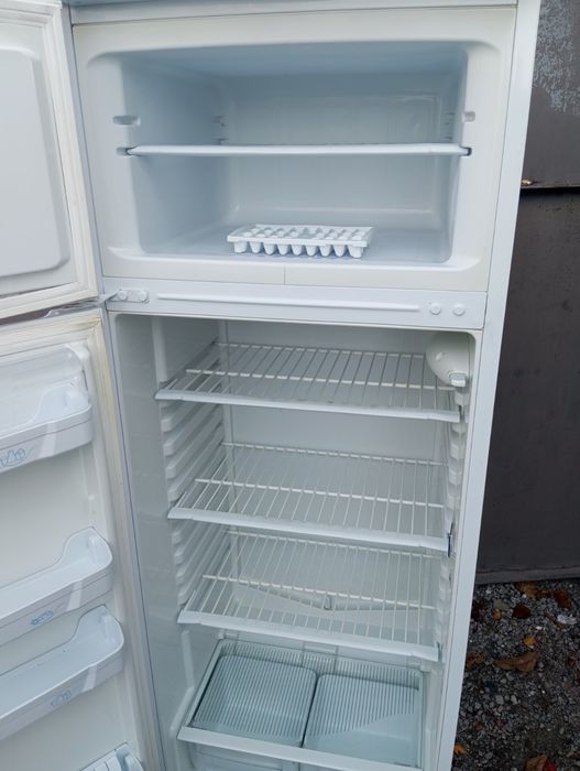 Холодильник Индезит 167 см.Недорого.