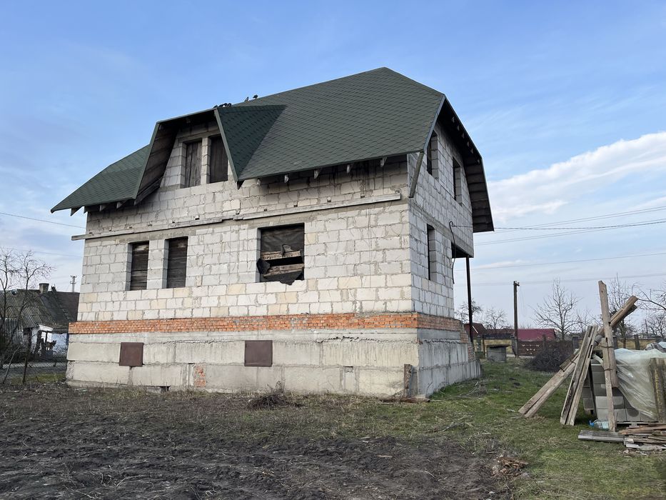 Недобудова  продається , можливе закінченя будинку.