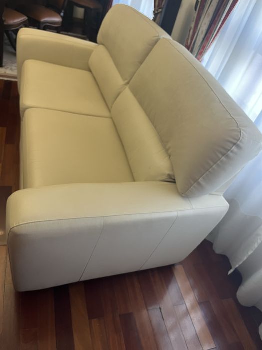 Vende-se Sofa em Pele Sintetica Branco