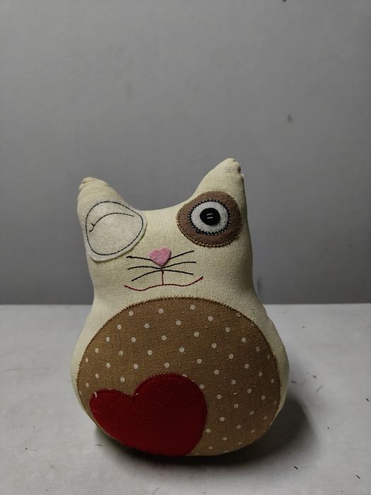 Gato decorativo em almofada