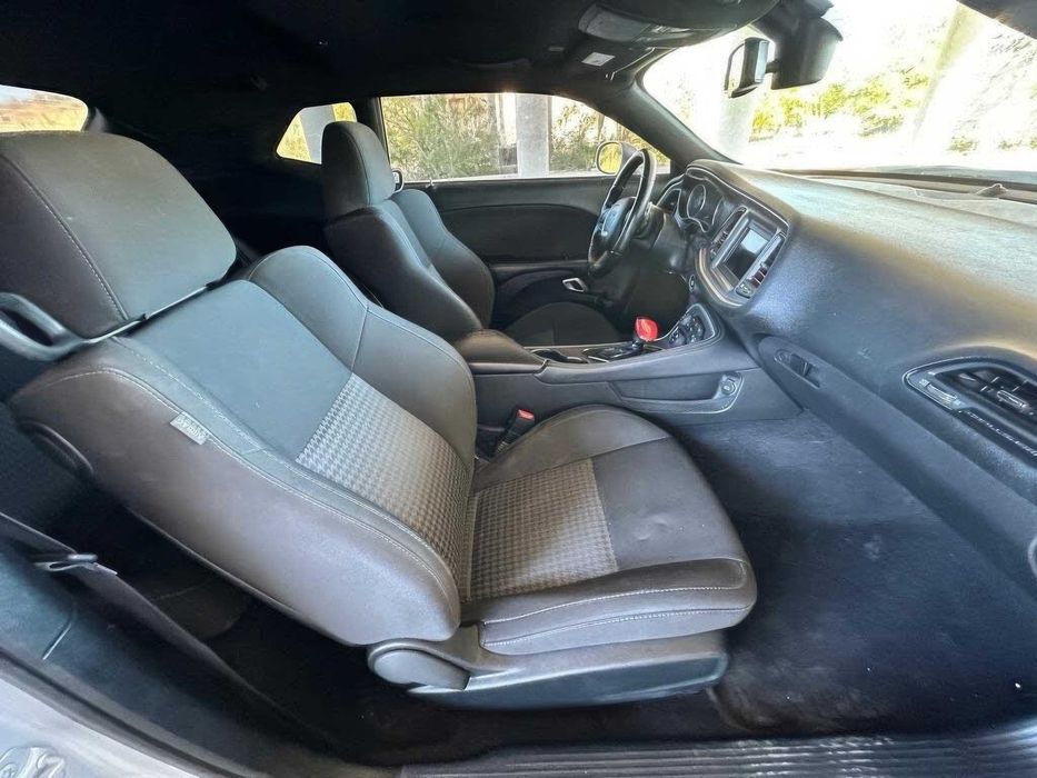 Dodge Challenger SXT      2020