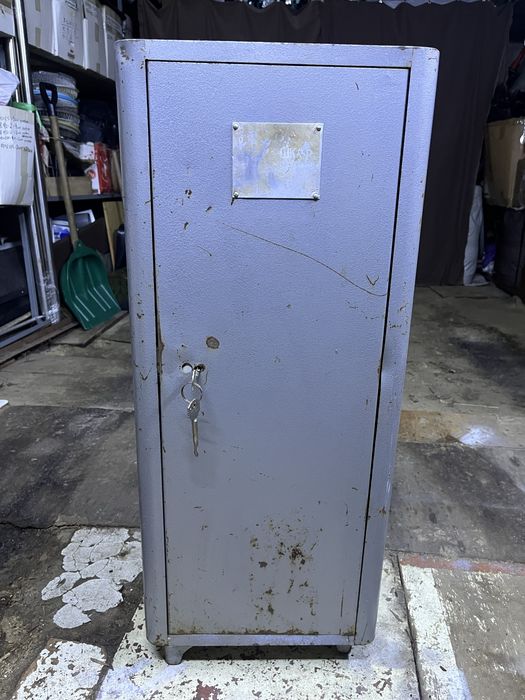 Шкаф охотничий (сейф оружейный) высота 86см/ширина 35см/глубина 25см