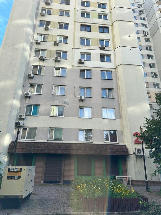 Продам 1к квартира Оболонь Левко Лук'яненко 2/4 Цегляний будинок Укриття Вид на озеро Метро 10 хв