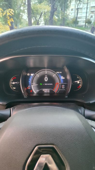 Продаю власний автомобіль Renault Megane IV