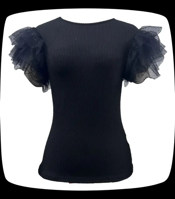 Модная женская футболка