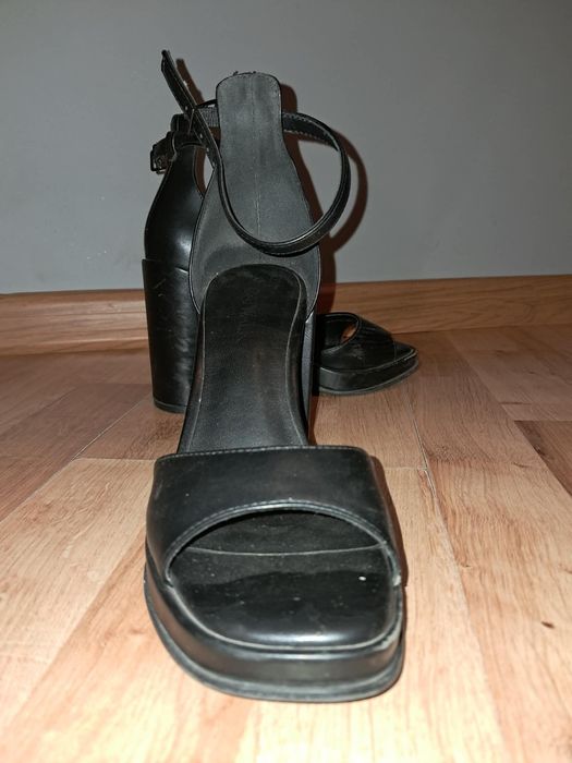 Buty na słupku czarne