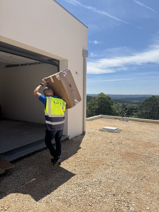 Mudanças e Transportes nacionais e internacionais