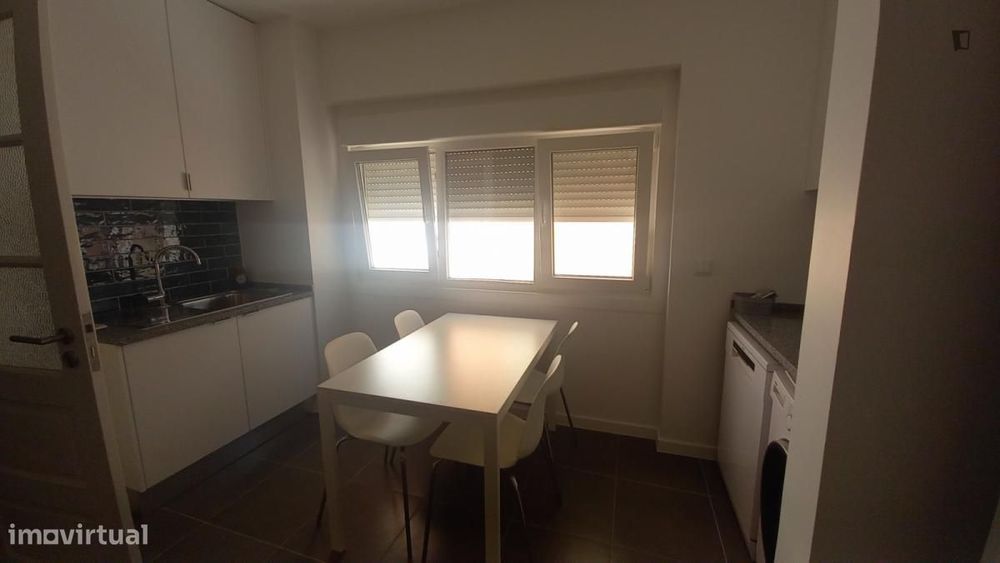 Quarto - localizado em Entrecampos Lisbon