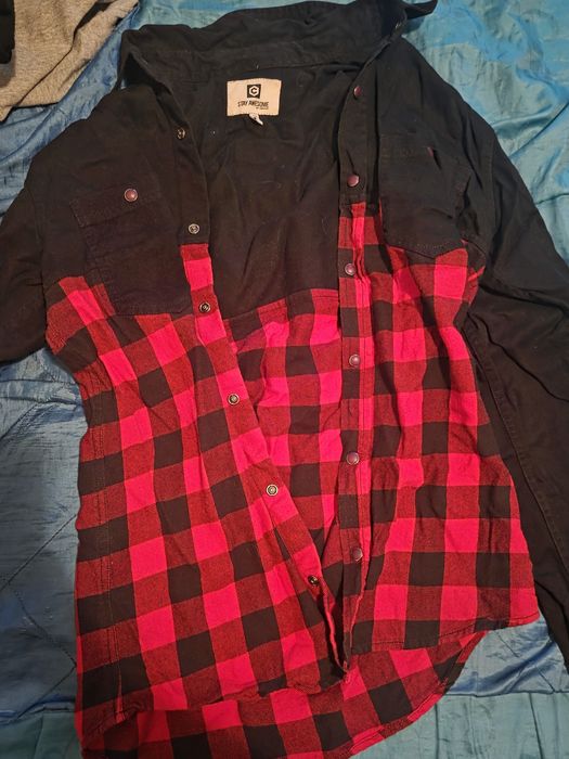 Roupa usada, camisolas, t-shirts