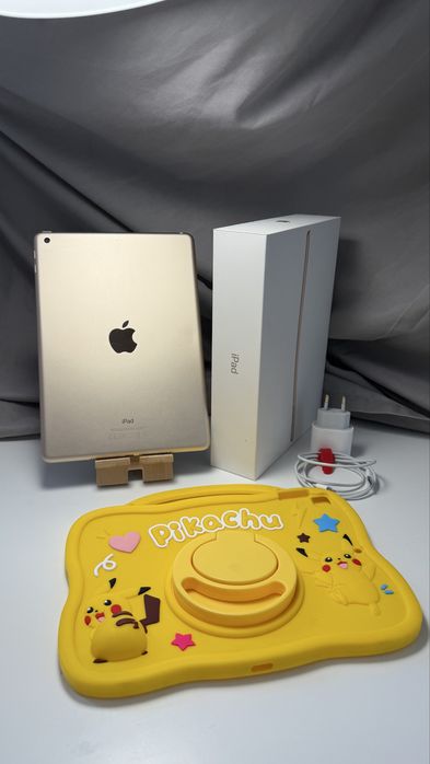 Apple iPad 5 gen (2017) 32 GB Wi-Fi + pudełko + ładowarka + etui
