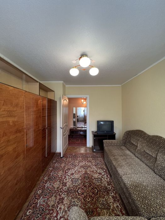 3 кімн. Світальського, середина будинку 3/9пов з меб і тех. Коротченко