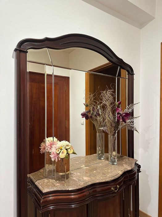 Aparador com espelho