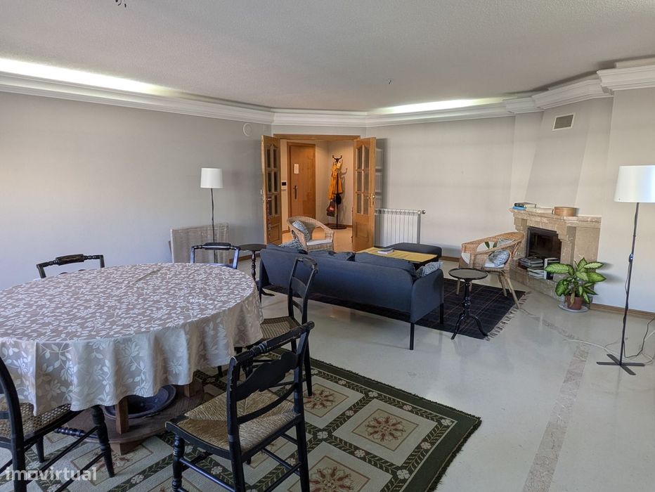 3 Bedroom Apartment – Monte Estoril – Private Condominium