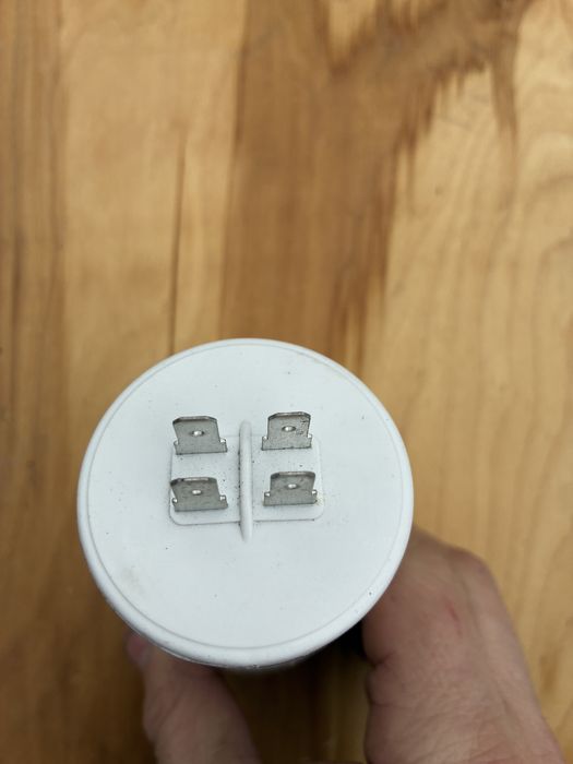 Продам конденсатори до електро двигуна