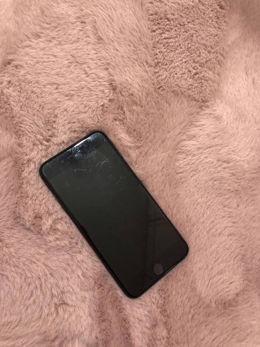 Продам iPhone 7 Plus