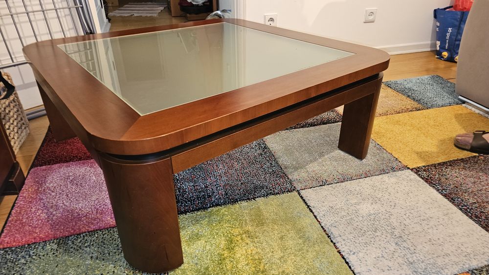 Mesa de centro com vidro  em cerejeira