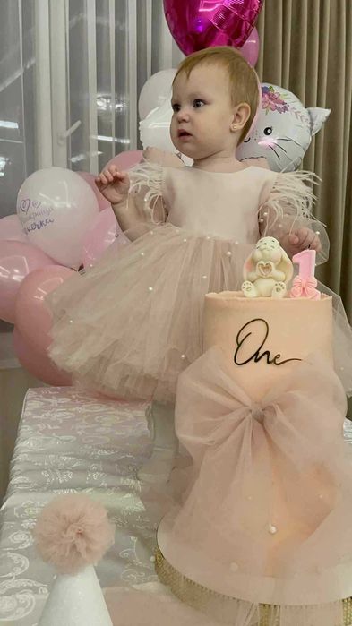 Дитяча сукня на 1 рік,туфельки і пов'язка.Ковпак віддам у подарунок