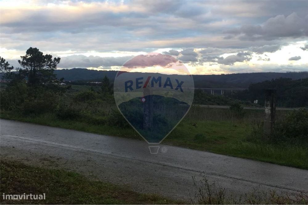 Land with construction feasibility in Almalaguês