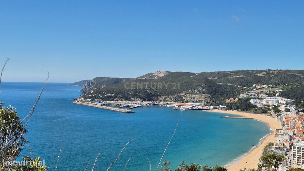 Apartamento T2 com Vista Mar em Sesimbra, Setúbal