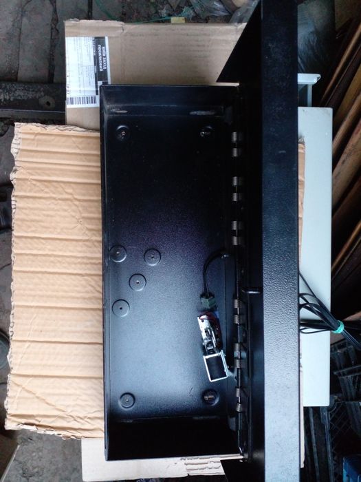 Сейф - шкатулка  для документов , грошей и др. Железный