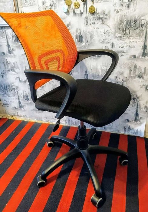 Продам комп'ютерне / офісне крісло у відмінному стані