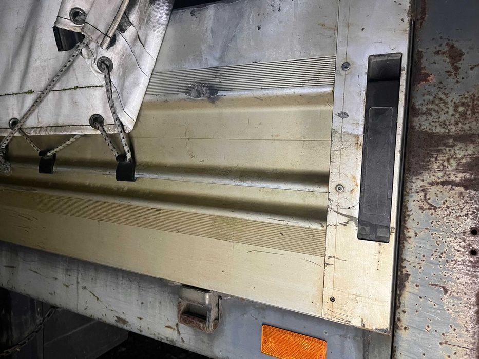 Caixa de carga - Carroçaria Mitsubishi Canter 659 taipais em alumínio